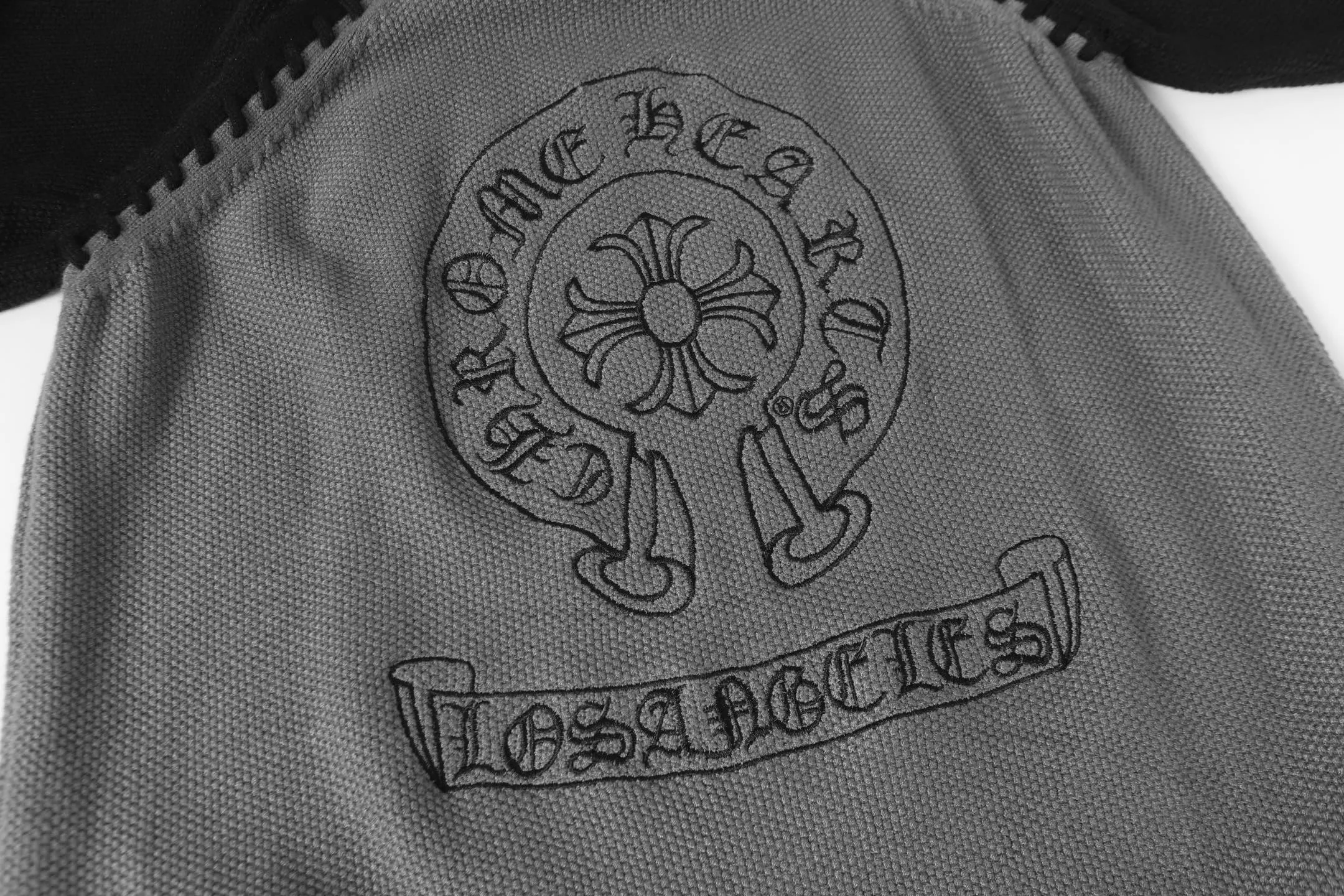 P290 #M903 cross-border model, please do not place an order if you pursue quality - Chrome Hearts/Chrome Hearts spliced Sanskrit horseshoe knitted sweater - High weight, high density and high quality The wool is soft, delicate and skin-friendly, soft and silky to the touch, has excellent warmth and skin-friendly properties - Custom-woven and dyed, no color difference, no matter the fabric or workmanship details, it beats the ordinary version on the market - Hardware zipper accessories are all customized, full of details -Colour: gray with black White and black -Size: S M L XL
